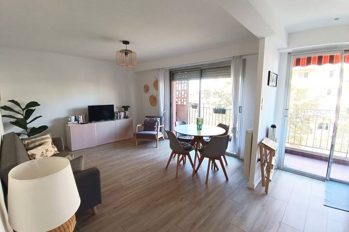 Vacation rental for 2 people, with balcony, kid friendly in Nice (France)