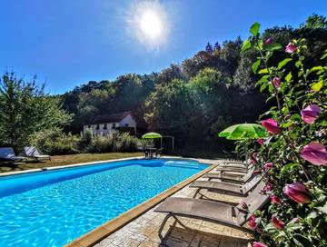 Gîte pour 4 personnes, avec piscine et terrasse à Les Eyzies-de-Tayac-Sireuil