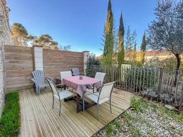 Gîte pour 4 personnes, avec piscine ainsi que vue et jardin à Pennautier