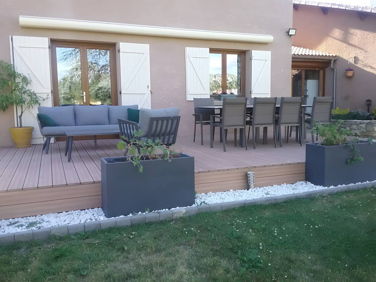 Gîte 'De La Fermette Aubépines' avec piscine partagée, terrasse privée et Wi-Fi in Rentières, Parc naturel régional des Volcans d'Auvergne