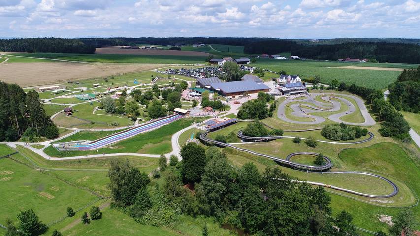 Chalet für 4 Personen, mit Balkon und Balkon/Terrasse sowie Terrasse und Garten in Niederbayern - 2