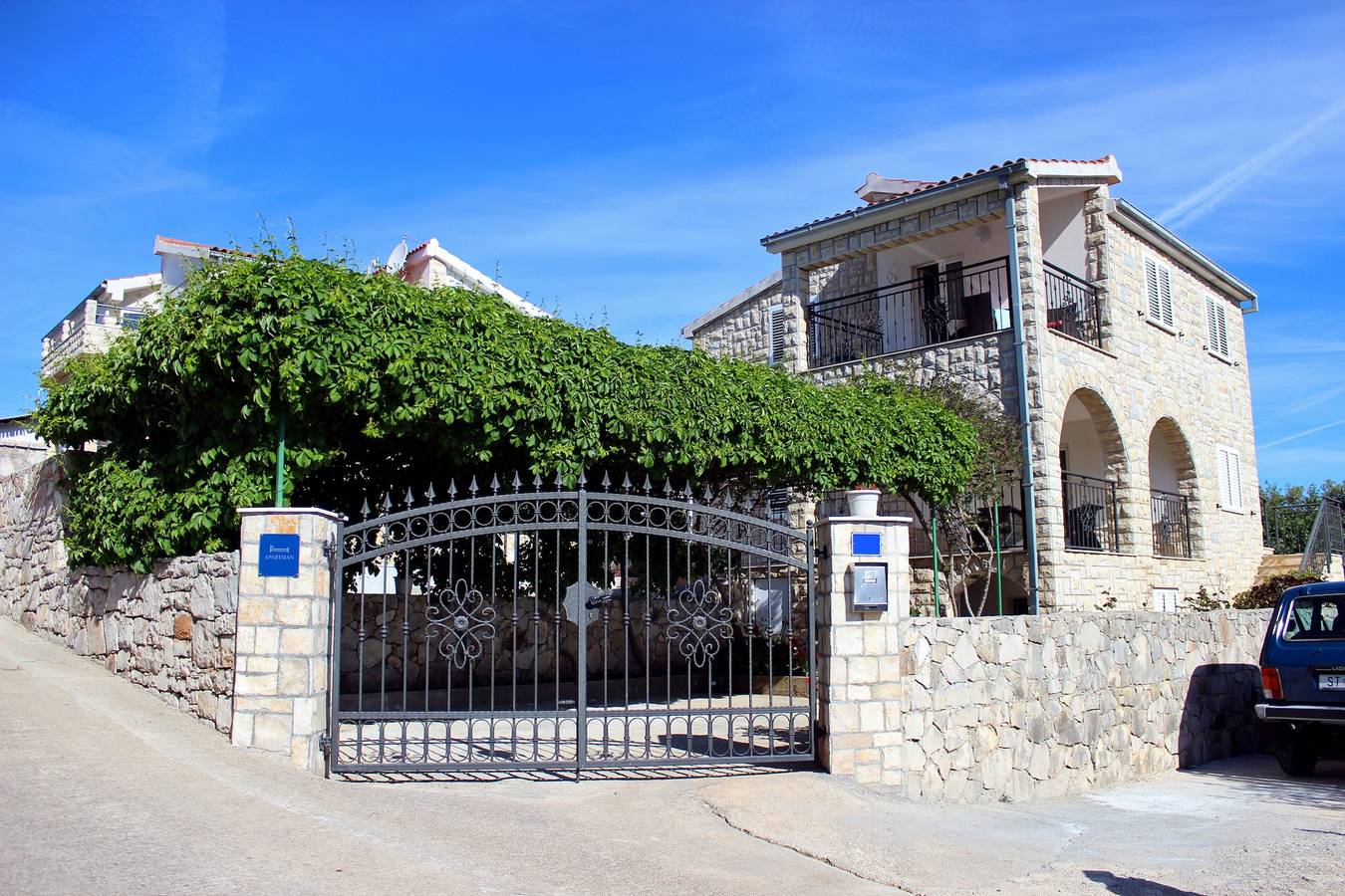 Ganze Wohnung, 2-Zimmer-Ferienwohnung mit Terrasse und Meerblick Rogac, Solta A-5183-a in Rogac, Solta