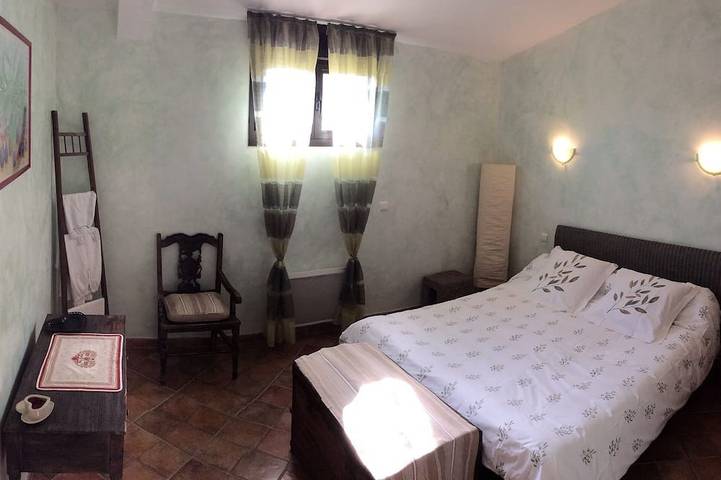 Location de vacances pour 4 personnes, avec terrasse et piscine ainsi que jardin et jacuzzi à Ille-sur-Têt - 2