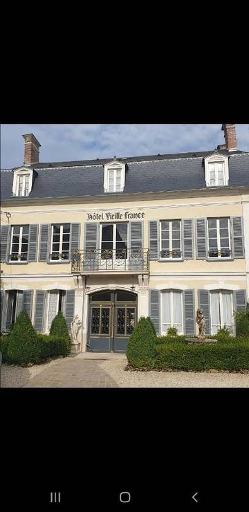 Gîte pour 2 personnes, avec vue et jardin à Saint-Florentin