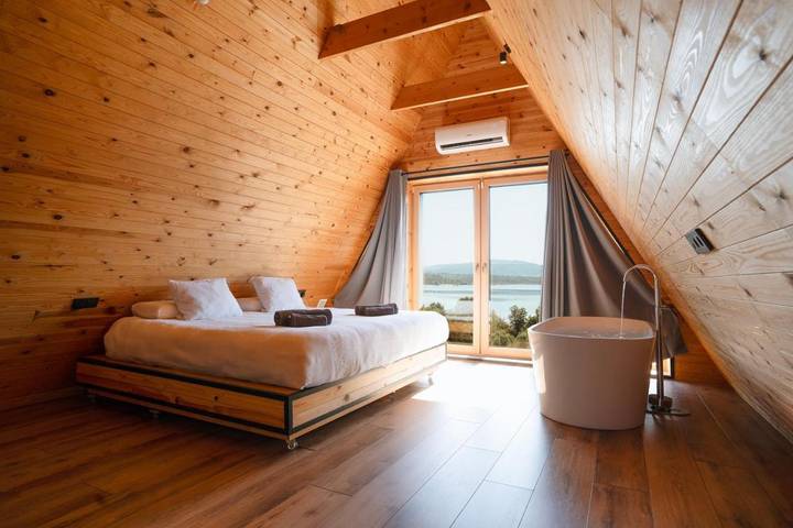 Chalet para 8 personas, con jardín y vistas al lago además de vistas y terraza en Provincia de Guadalajara - 3