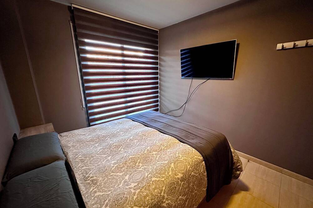 Apartamento entero, Refugio chic: Tu joya urbana en Barcelona in Ripollet, Interior de Barcelona