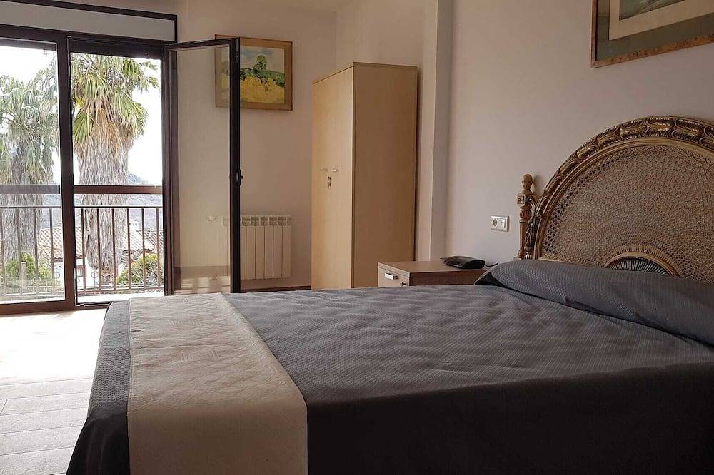 Entire apartment, Apartment Las Huertas - Las Palmeras in Villamiel, Sierra de Gata