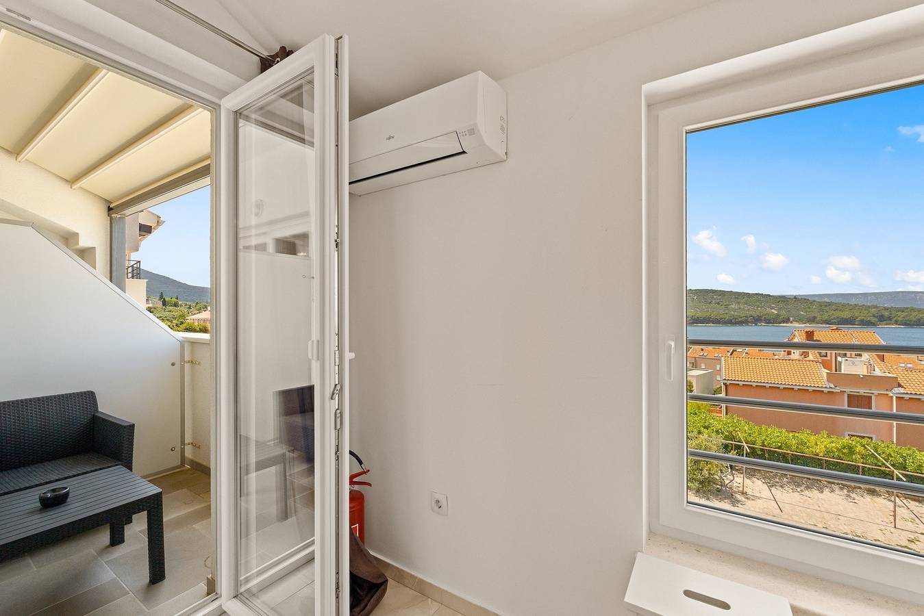 Ganze Wohnung, Apartment Paula with Sea View in Cres Stadt, Cres