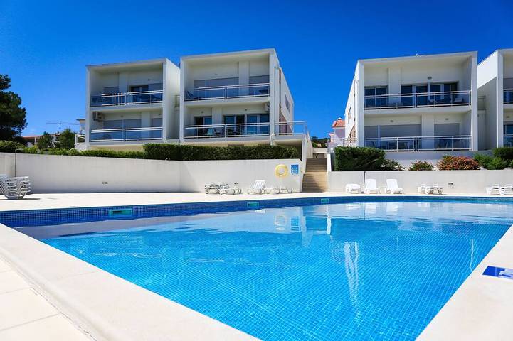 Apartamento de férias para 6 pessoas, com varanda e piscina em Salir do Porto