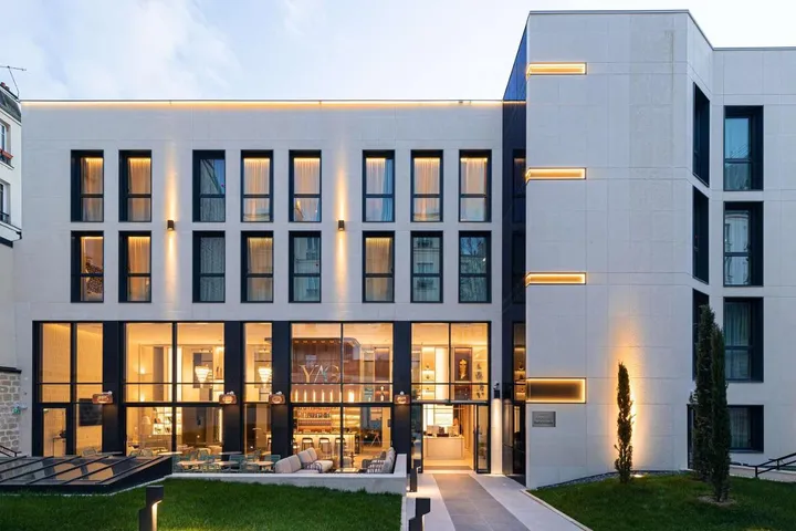 Hotel para 2 personas, con jardín y piscina además de sauna y jacuzzi - 1