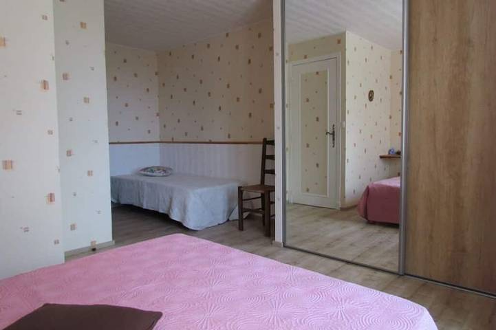 Gîte pour 3 personnes, avec jardin et piscine, animaux acceptés à Saint-Crépin-et-Carlucet - 2