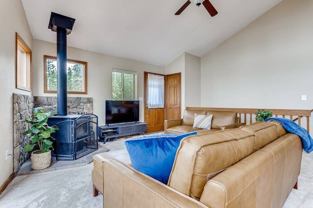 Quiet, Cozy Modern Mountain, Family Friendly Home w/Game room - Puma's Den in Park County