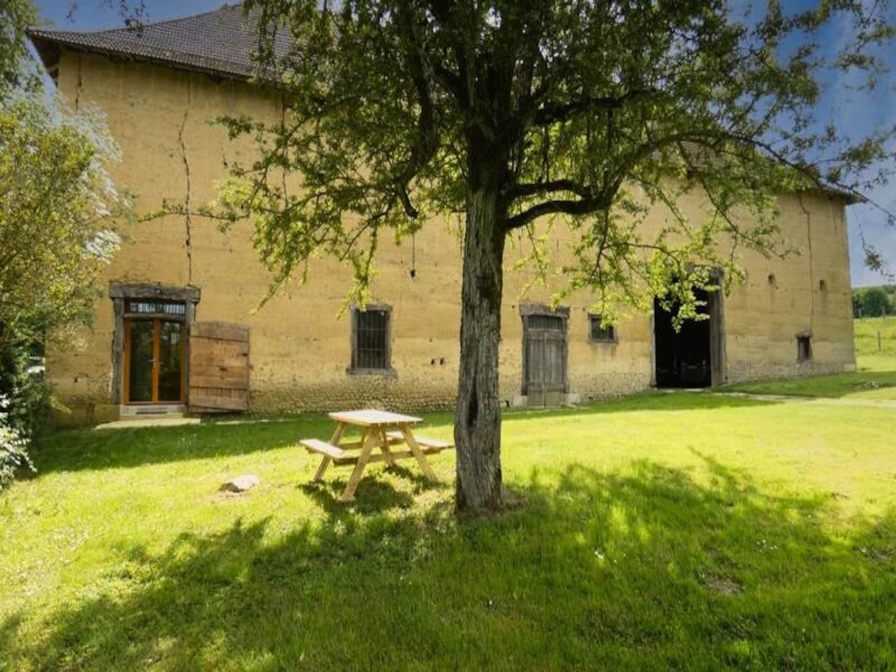 Ganze Wohnung, Wohnung in Paladru nahe See-Strände in Paladru, La Tour-du-Pin und Umgebung