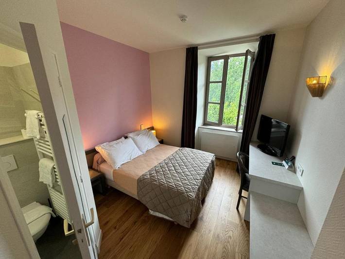 Hôtel pour 2 personnes, avec Terrasse ainsi que Jardin et Piscine à Curvalle - 4