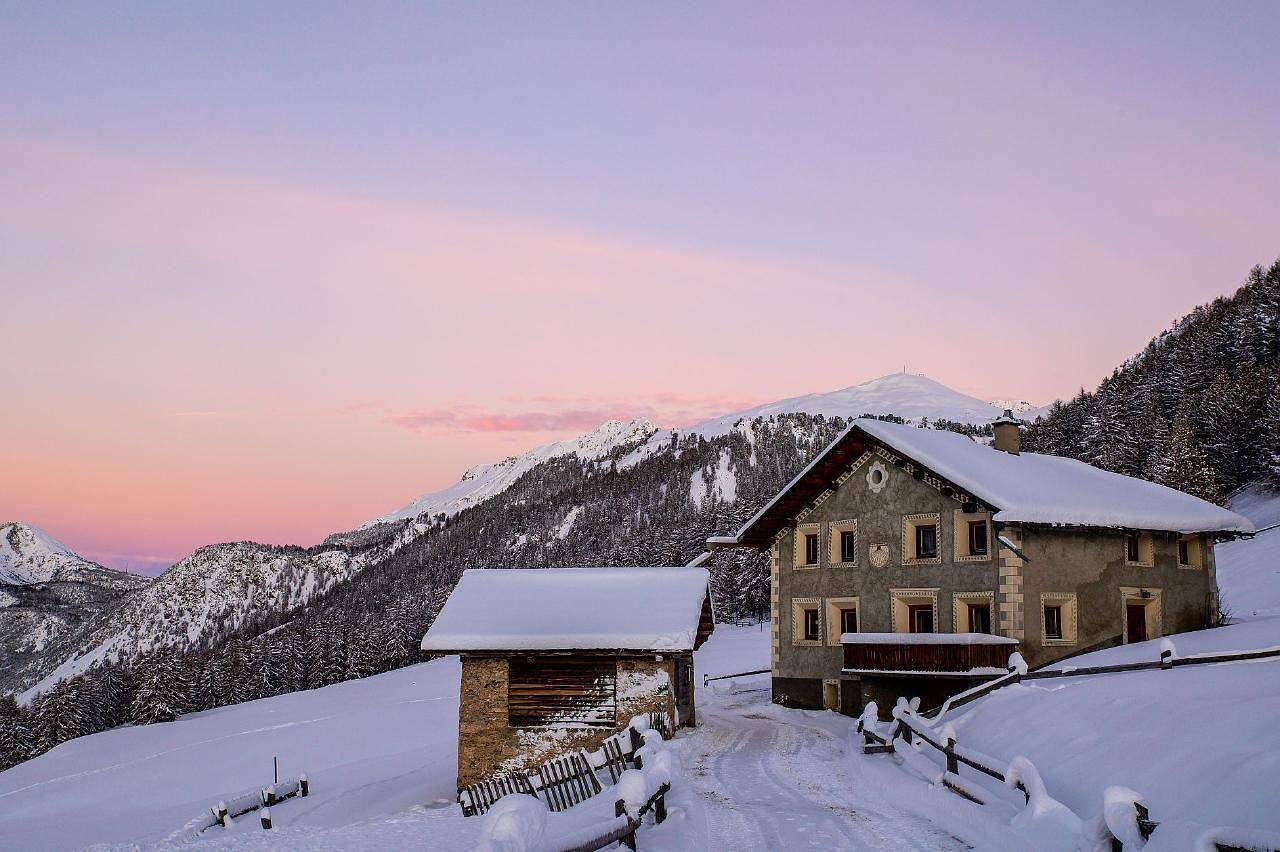 Gebettet in den Wiesen - Ein alpines Paradies in Val Müstair, Unterengadin