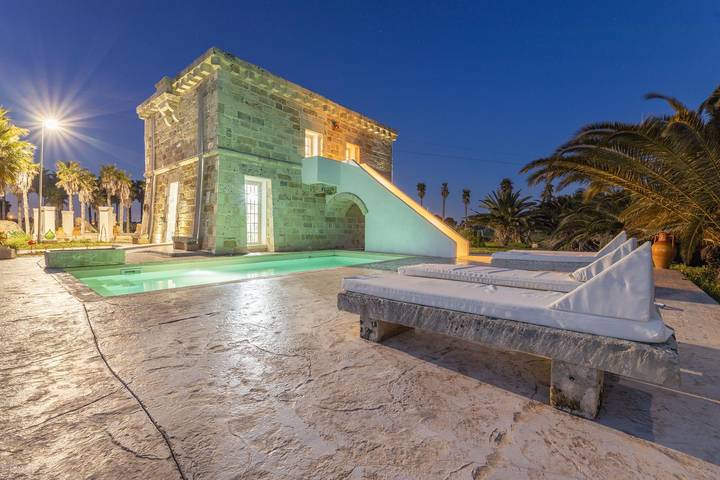 Location de vacances pour 9 personnes, avec piscine et jardin à Alliste