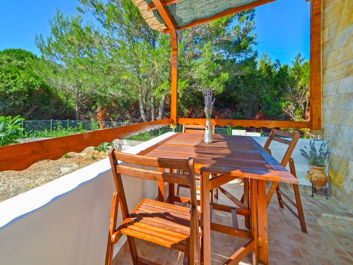 Ferienwohnung für 3 Personen, mit Terrasse und Garten in Sukosan