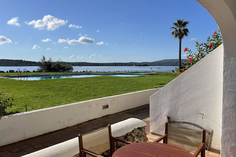 Entire apartment, Pool and sea views in Fornells in Fornells, Es Mercadal