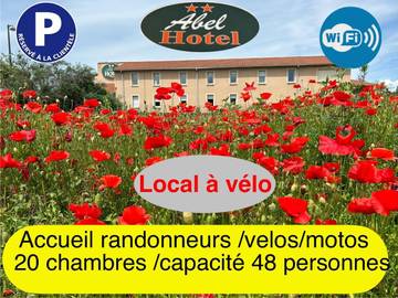 Hôtel pour 3 personnes, avec jardin et vue, animaux acceptés à Langeac