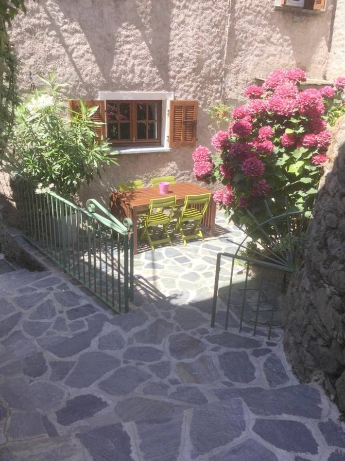 Gîte pour 6 personnes, avec Balcon ainsi que Terrasse et Vue à Castello-di-Rostino