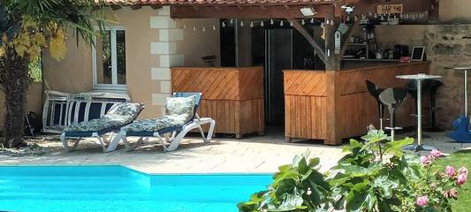 Chambre d’hôte pour 2 personnes, avec jacuzzi ainsi que piscine et jardin dans les Pays de la Loire
