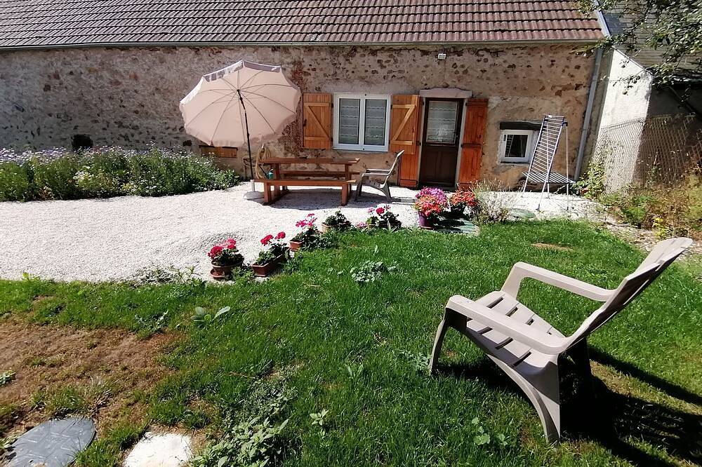 Lai p'tiote Niaupe in Courcelles-Frémoy, Région de Montbard
