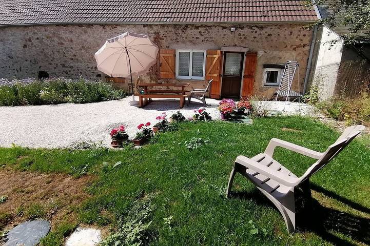 Location de vacances pour 2 personnes, avec Jacuzzi ainsi que Terrasse et Jardin à Dompierre-en-Morvan