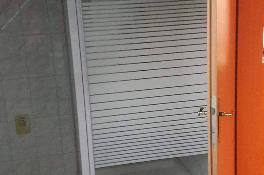 Ganze Wohnung, Charmantes Apartment mit Seeblick und moderner Ausstattung nahe dem Achterwasser in Warthe, Rankwitz