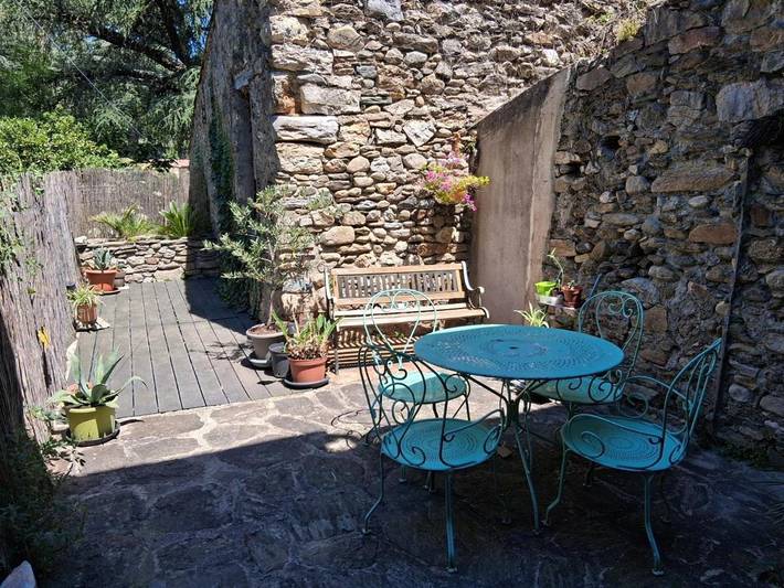Location de vacances pour 3 personnes, avec vue et jardin, adapté aux familles à Prémian