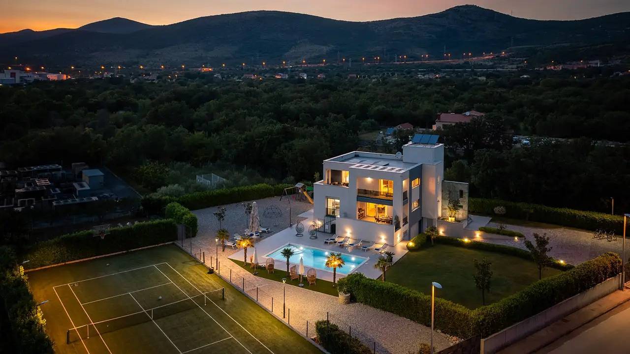 Villa für 12 Personen (460 m²) in Dugopolje in Dugopolje, Dalmatinisches Zagora