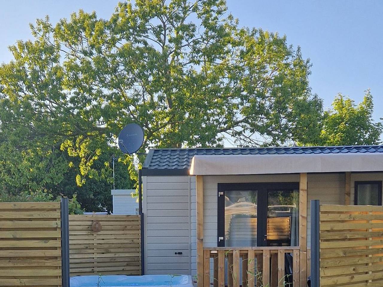 Mobile home with private spa and terrace in Pordic in Pordic, Côte de Goëlo