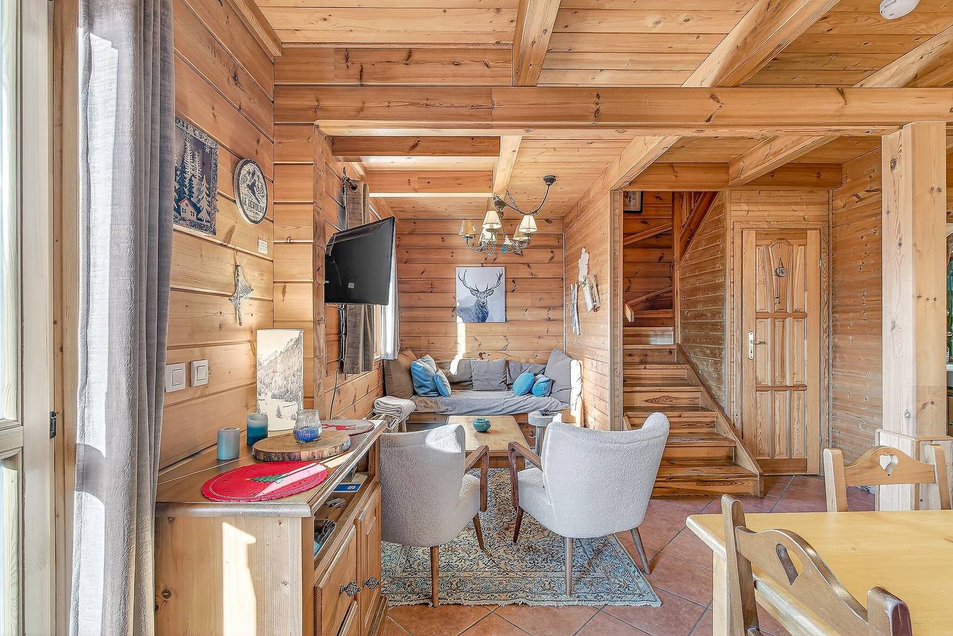 Chalet 'La Montagne Número 10' con vistas a la montaña, piscina y Wi-Fi in La Joue du Loup, Dévoluy (comuna)