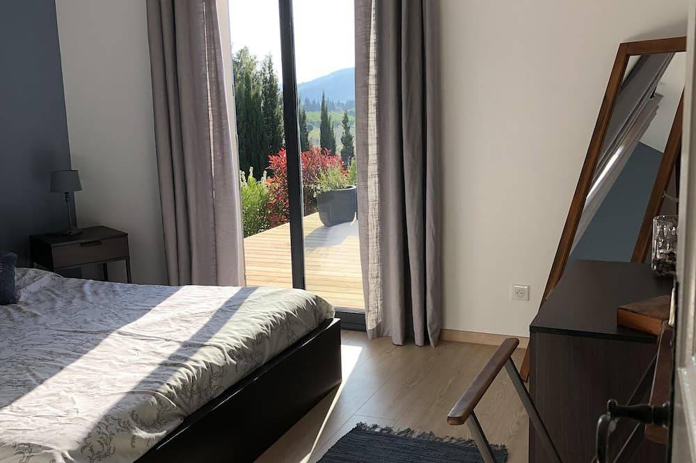Comfortable villa in a quiet area, close to the village, shops and restaurants in Lauris, Parc naturel régional du Luberon
