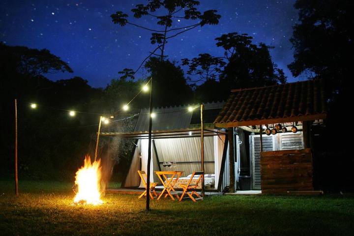 Casas e apartamentos de temporada para 2 pessoas, com vista e piscina e ainda jardim, com animais de estimação em Juquitiba