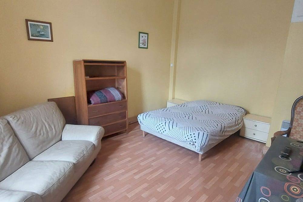Appartement entier, Appartement meublé- Rez de chausse 2 personnes in Bourbonne-les-Bains, Haute-Marne
