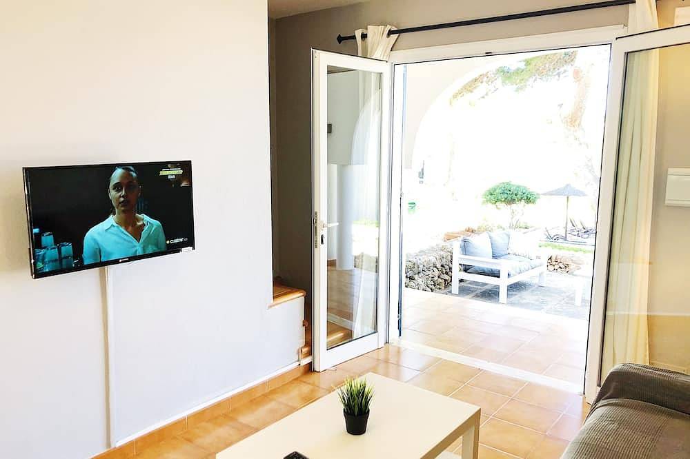 Apartamento entero, Casa Adosada Duplex en complejo con piscina comunitaria, Aire acondicionado. in Port d'Addaia, Es Mercadal