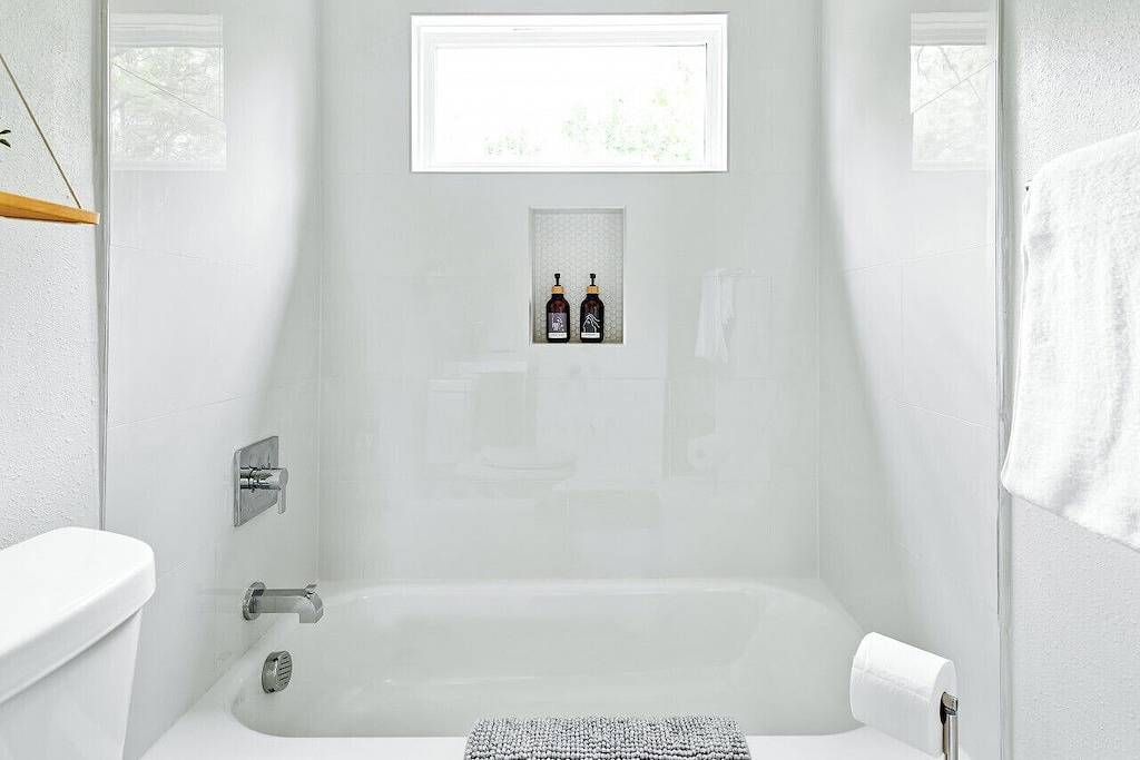 Fully remodeled Cozy house, 10 min. from airport in Irving, Dallas County