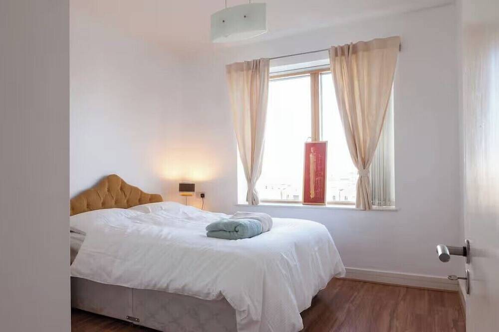 Geheel appartement, Super Grand Water Front View 2 Beds / 2 Baths in Dublin, County Dublin