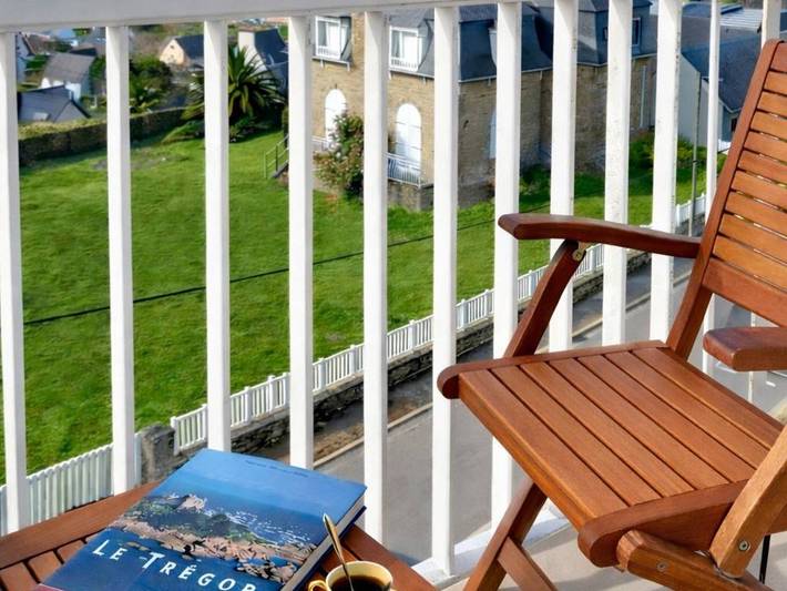Gîte pour 2 personnes, avec balcon dans Plage Pors Termen Trebeurden