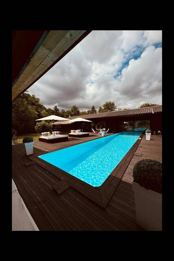 Location de vacances pour 7 personnes, avec jardin ainsi que vue et piscine, animaux acceptés à Martillac - 2