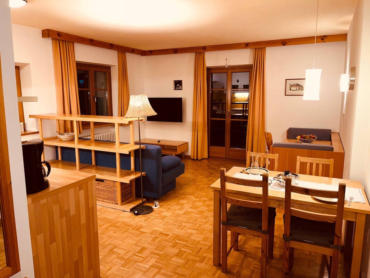 Appartement entier, Appartement 'Residenz Zirmer Wohnung Feuer' avec vue sur la montagne, jardin commun et Wi-Fi in Tiosels, Castelrotto