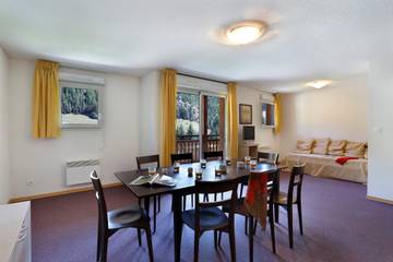 Gîte pour 8 personnes, avec piscine à Allos