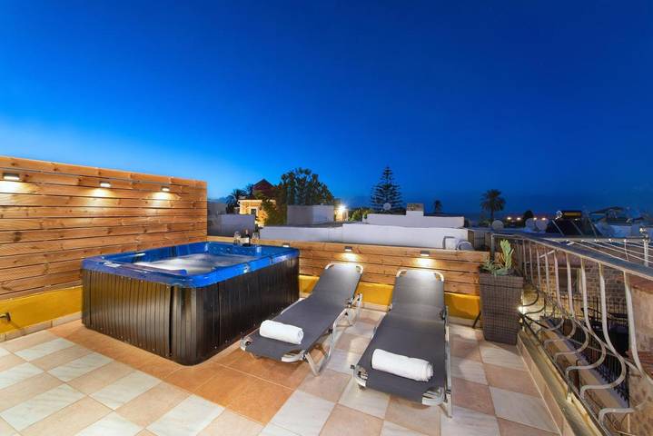 Ferienhaus für 8 Personen, mit Balkon und Whirlpool, kinderfreundlich in Rhodos Stadt