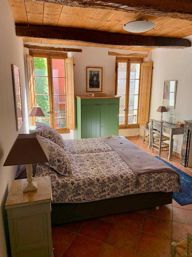 Double Room with Private Bathroom in La Roquebrussanne, Région de Brignoles