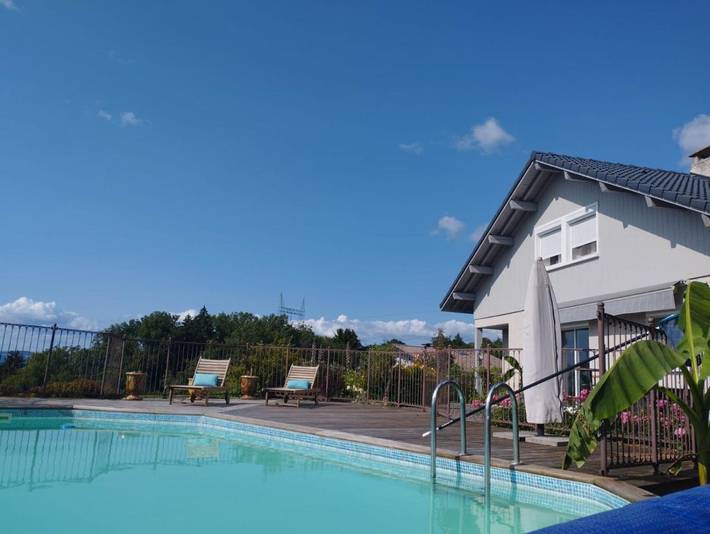 Location de vacances pour 8 personnes, avec piscine ainsi que jardin et vue, adapté aux familles à Quintal - 3