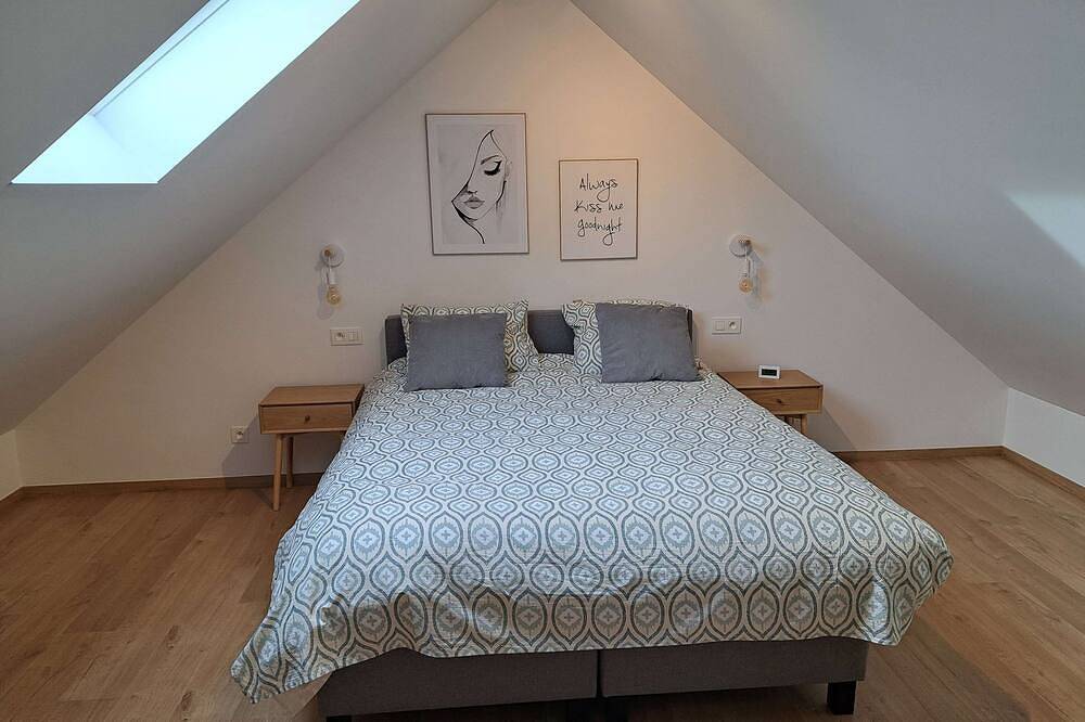 L' Avventura is within walking distance of Bellewaerde amusement park and near Ypres in Zonnebeke, Westflandern
