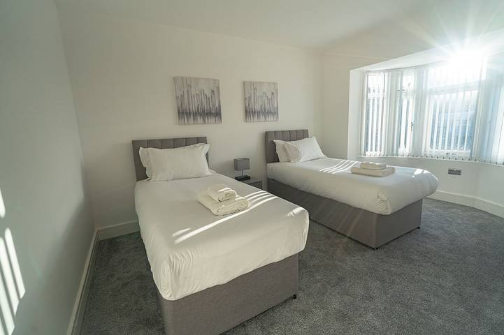 Newly Refurbished Modern 4 Bed Detached House in North Hinksey, Oxfordshire
