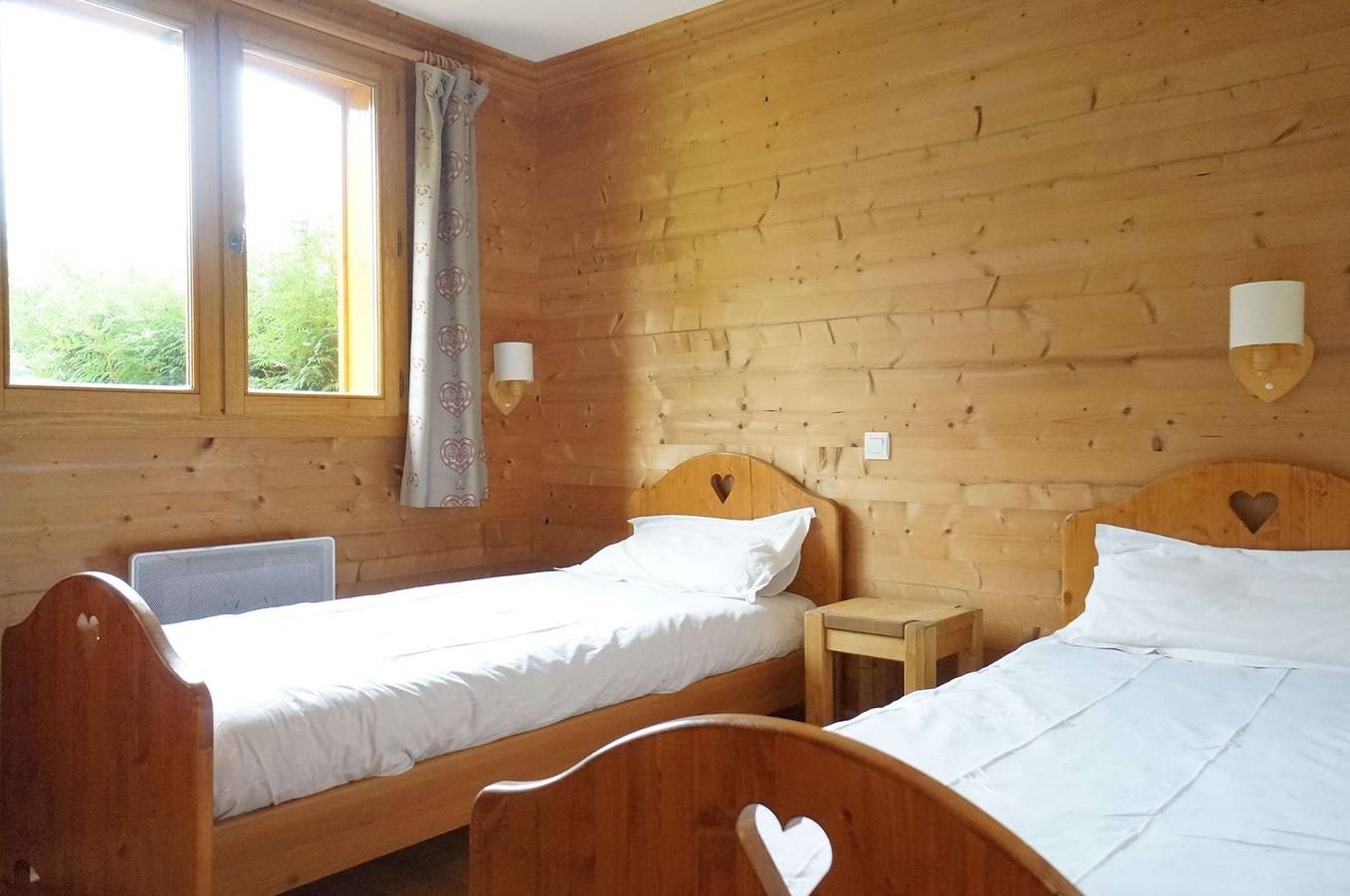 Entire holiday apartment, Comfortable and Perfect Location: Slopes and Heart of the Village in Le Grand-Bornand, Annecy region