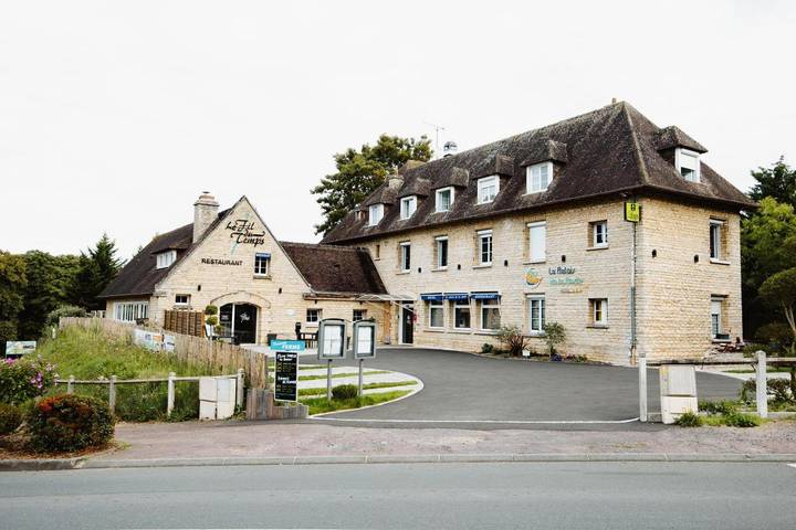 Hôtel pour 3 personnes, avec Terrasse ainsi que Jardin et Vue à Thury-Harcourt