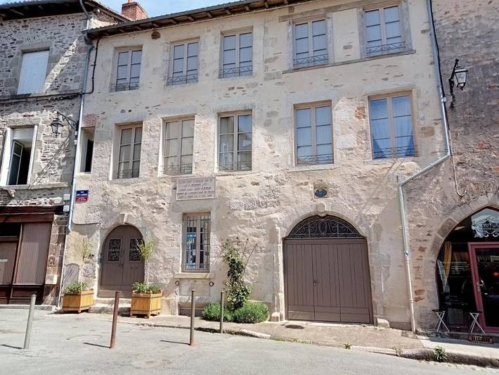 Chambre d’hôte pour 4 personnes, avec vue et jardin, animaux acceptés à Saint-Léonard-de-Noblat